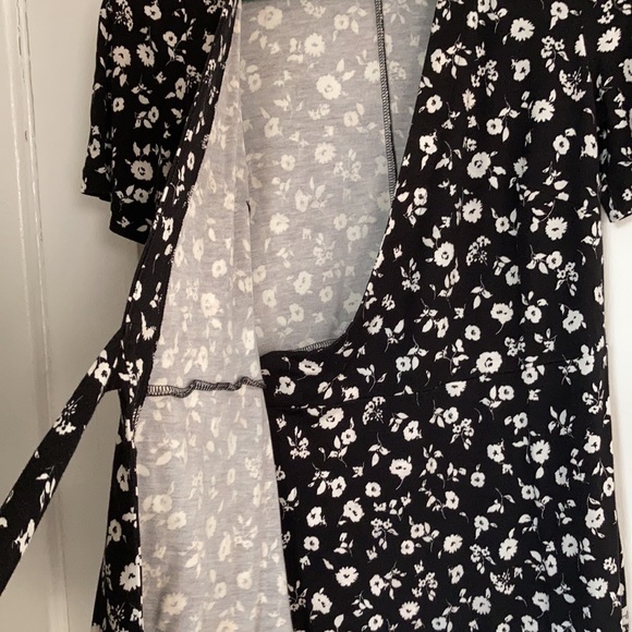 NWOT Ann Taylor Wrap Top - super soft - Picture 5 of 6